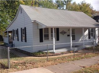 801 S 2nd St, De Soto, MO 63020