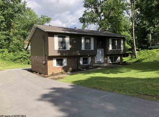 115 Forest Dr, Morgantown, WV 26505