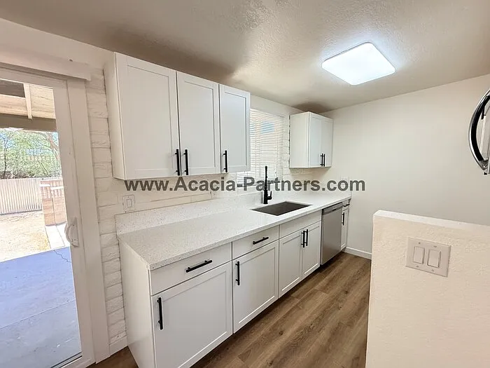 3243 W Bartlett Pl — Photo 5