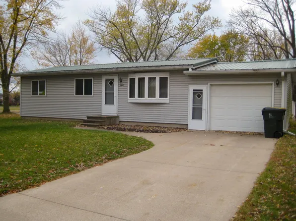 1427 S 15th St, Prairie Du Chien, WI 53821