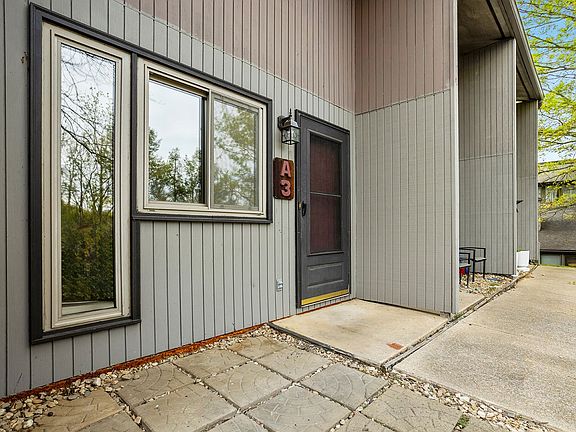 3rd image of 115 Beechnut St APT A3