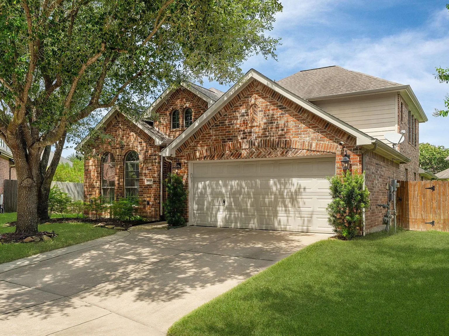 4 bed, 3.0 bath, 2777 sqft, $3,800 — Photo 2