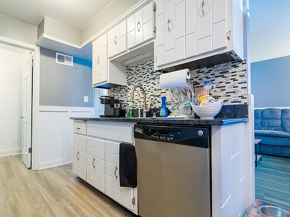 3rd image of 4027 Almansa Ln