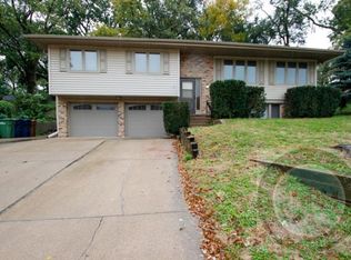 212 Douglas Dr, Bellevue, NE 68005