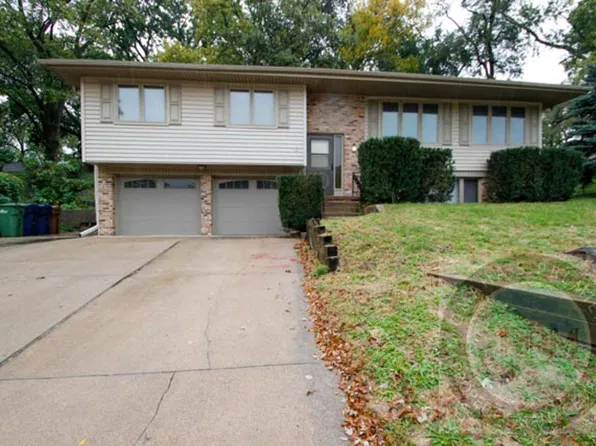 212 Douglas Dr, Bellevue, NE 68005