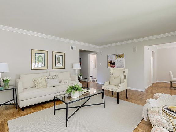 4th image of 2385 Goodwin Ave