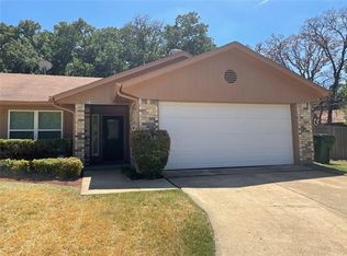 2500 Oak Leaf Dr, Arlington, TX 76006