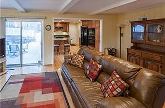 3rd image of 10219 Oakridge Cir