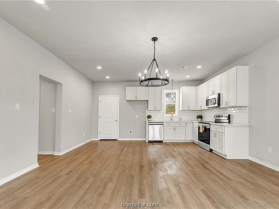 2nd image of 1400 E 21st St