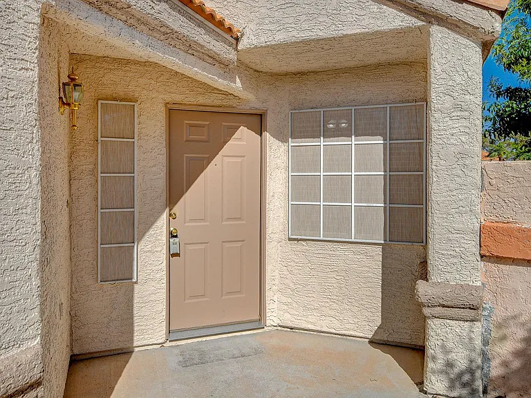 272 Spring Hills Ln — Photo 29