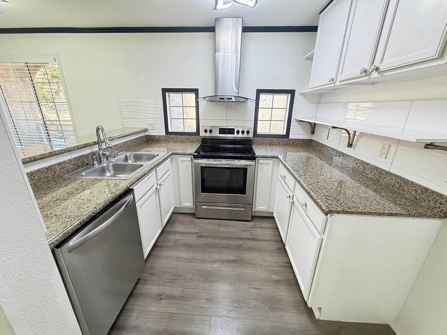 Beautifully Renovated First-Floor Condo in Isla at South Shores! — Photo 1