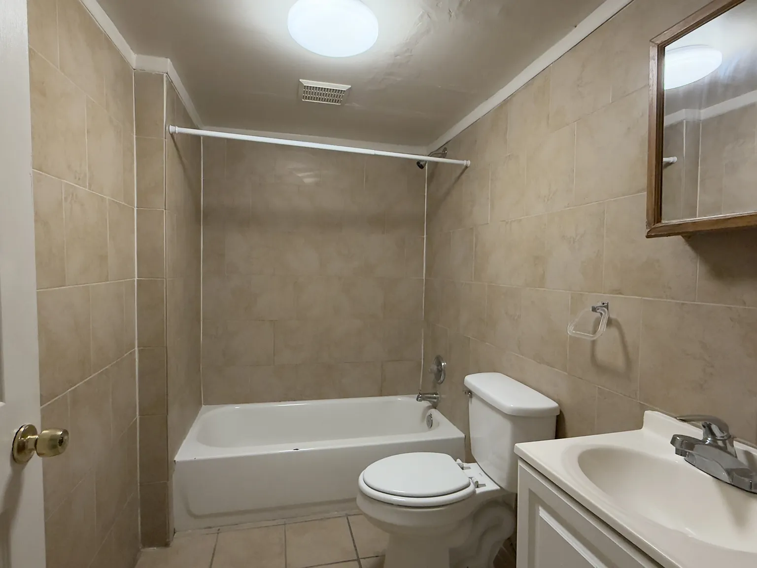 1570 Mc Conihe St - B — Photo 2