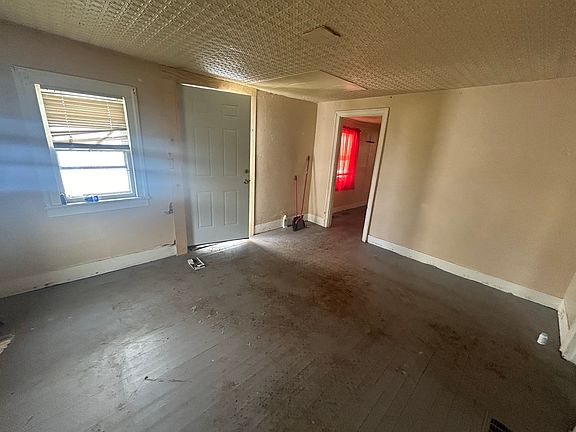 3rd image of 123 Cady St #1