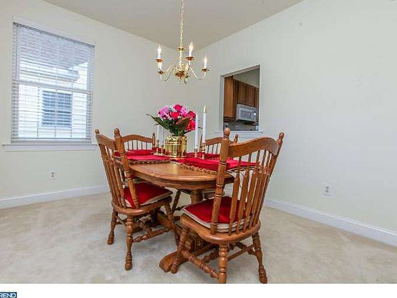 3rd image of 1003 Belmont Ln