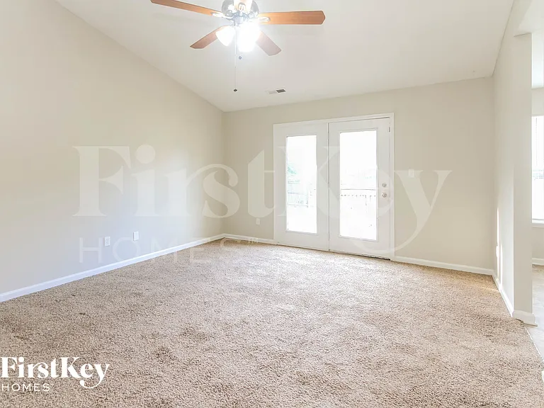 5204 Hodson Dr — Photo 3