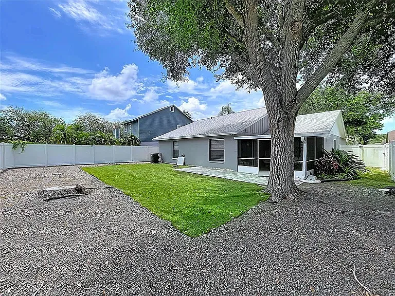 4 bed, 1718 sqft, $3,000 — Photo 2