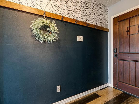 3rd image of 1221 Elmo Ln