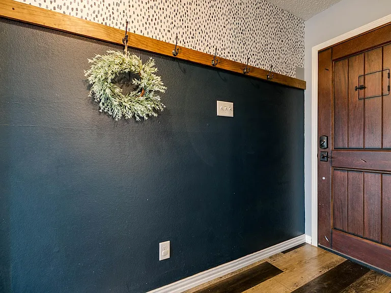 1221 Elmo Ln — Photo 3
