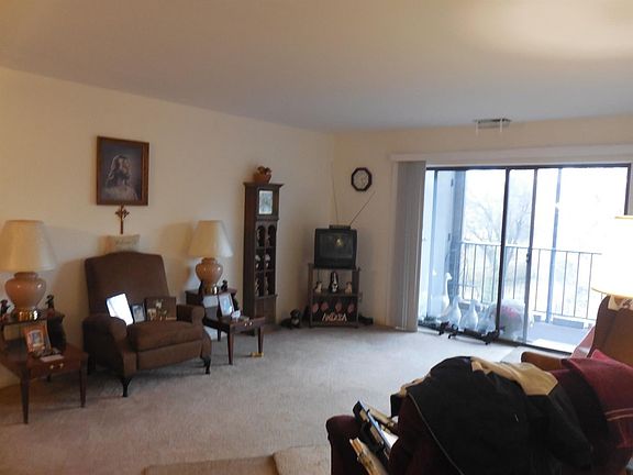 4th image of 3004 Glenmore Ave Unit 309