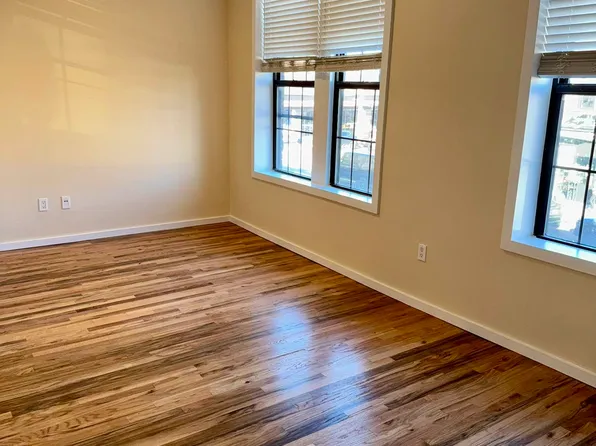 36-08 Ditmars Boulevard image 2 of 8