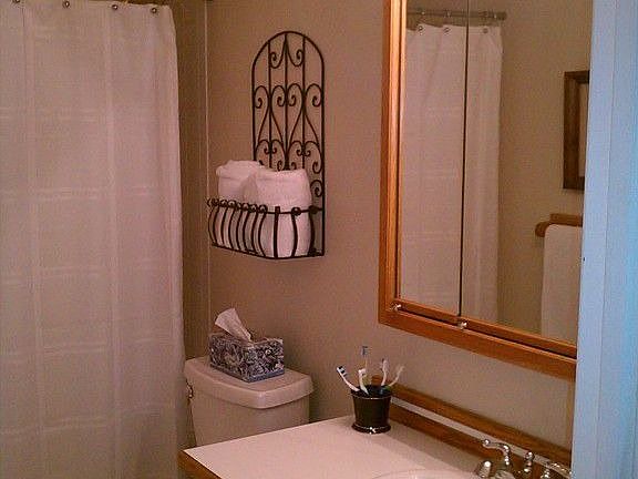 Main floor full bathroom