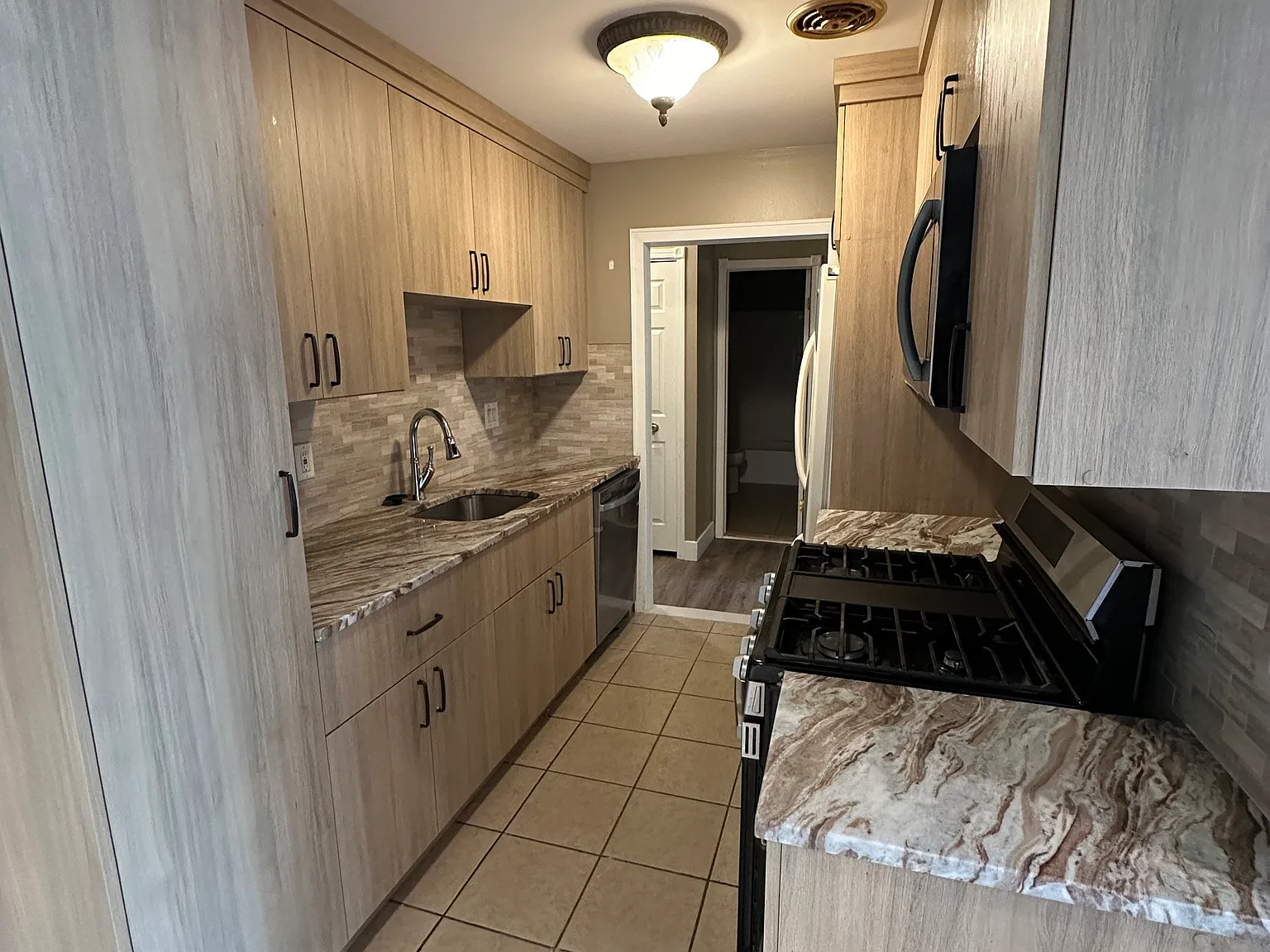 3 bed, $1,600 — Photo 3