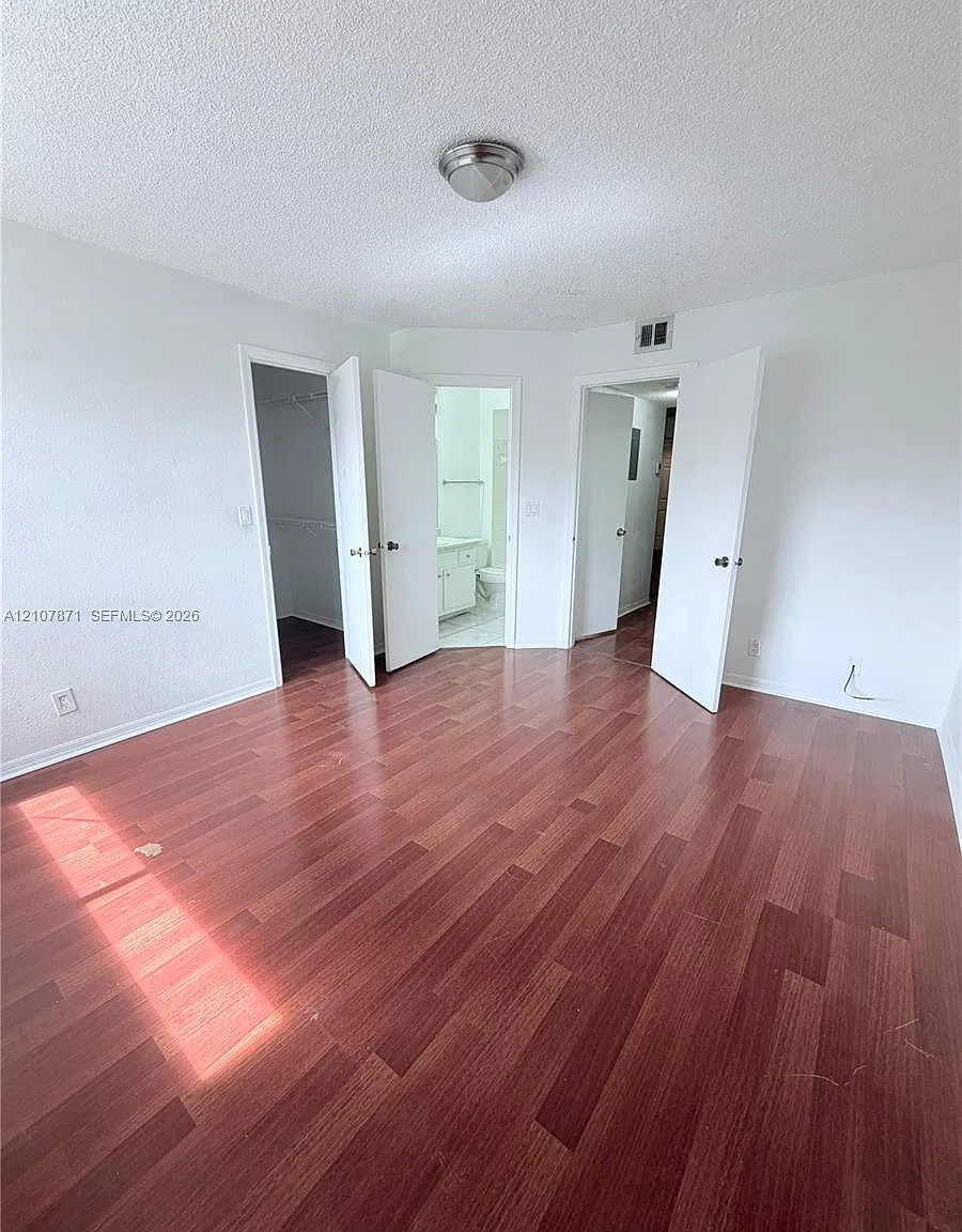 Coral Key Condo — Photo 4