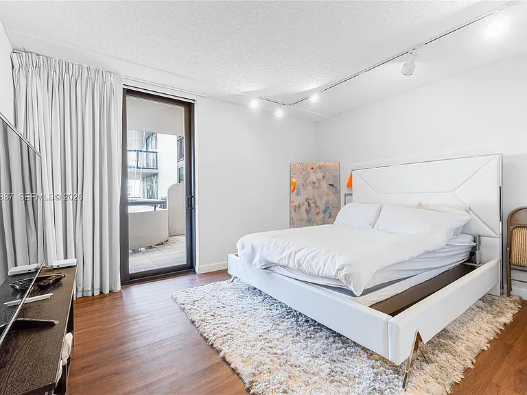 19667 Turnberry Way #3F — Photo 32