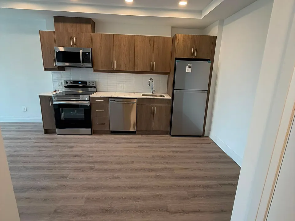 1333 Weber St E #206