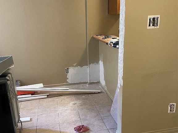 4th image of 9520 Royal Ln APT 121