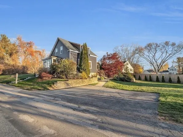 28 Currier Ave, Methuen, MA 01844