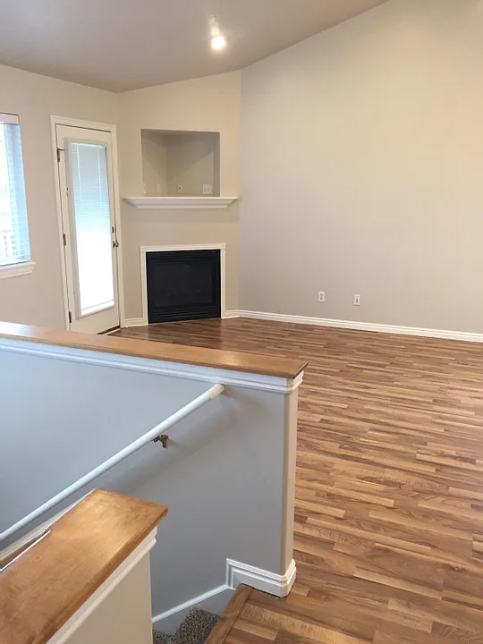 5 bed, 2404 sqft, $2,400 — Photo 3