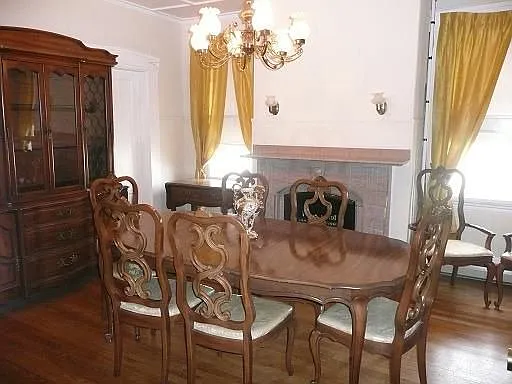 Hardwood floors & 2 fireplaces