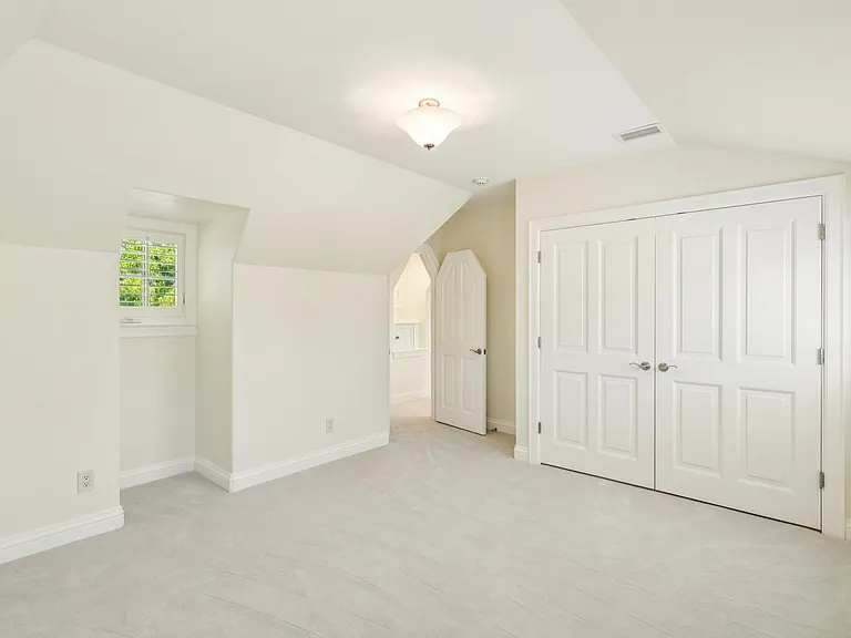 845 Windsor Dr — Photo 32