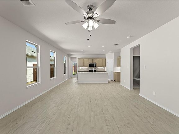 4th image of 1641 Meadow Crest Dr