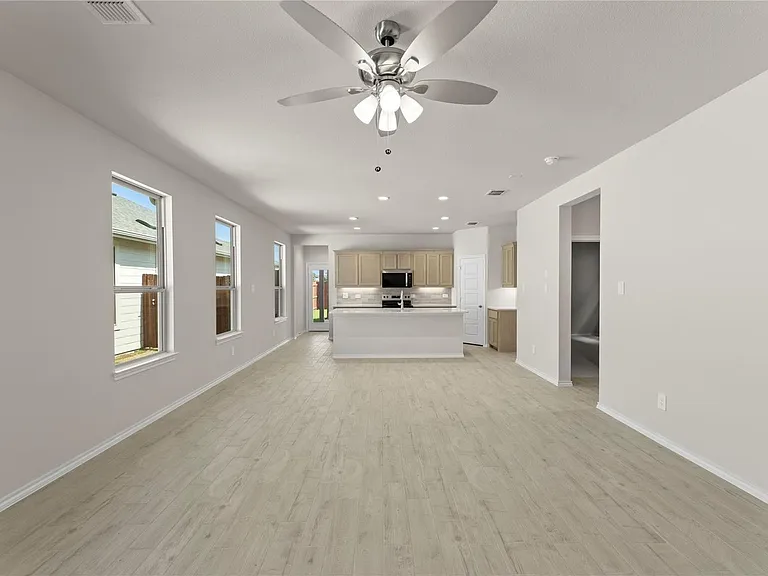 1641 Meadow Crest Dr — Photo 4
