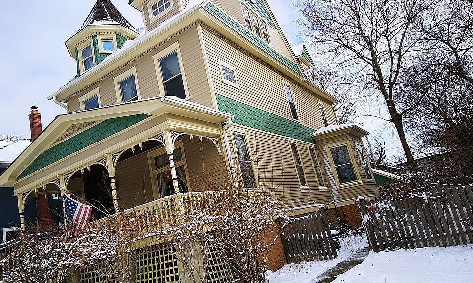 1st image of 146 N Harvey Ave