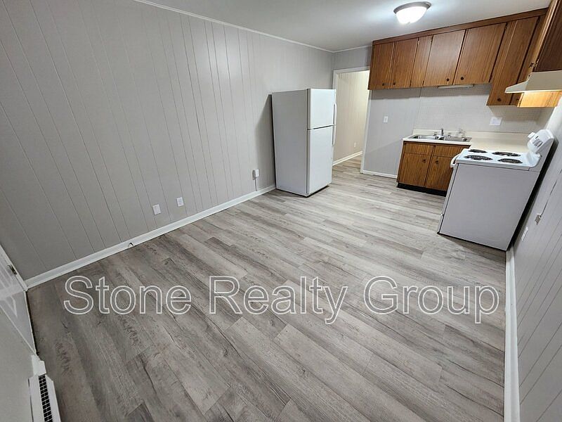 2nd image of 630 Ash St APT 36
