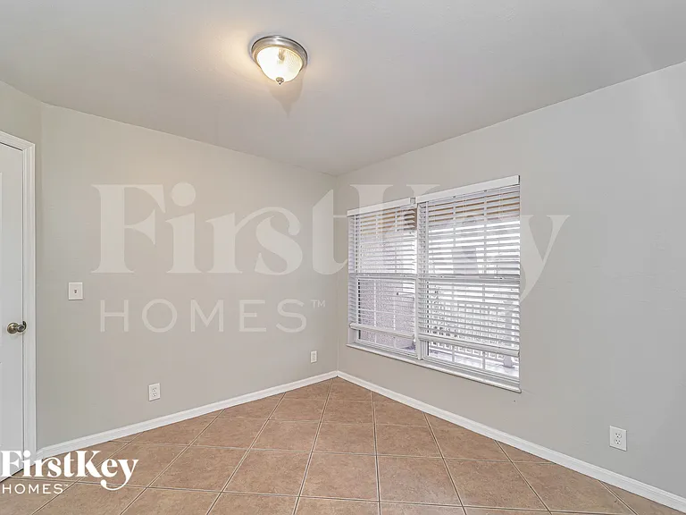 2731 SW 2nd Ln — Photo 14