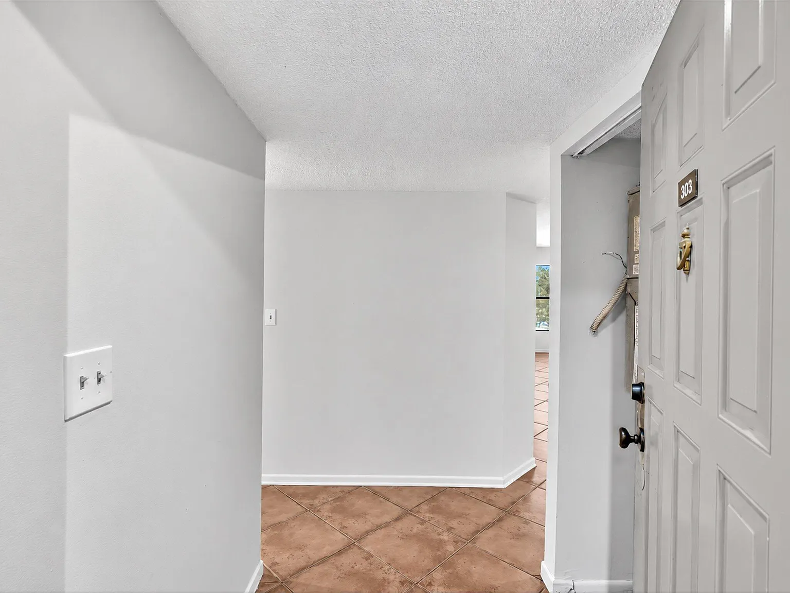 2 bed, 2.0 bath, 939 sqft, $2,300 — Photo 4