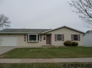 2212 Saint John Dr, Dubuque, IA 52002