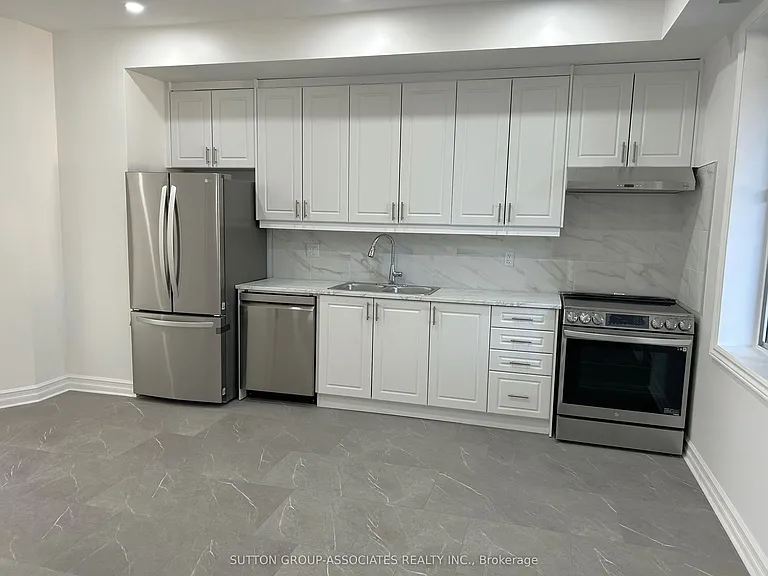792 College St #2 — Photo 5