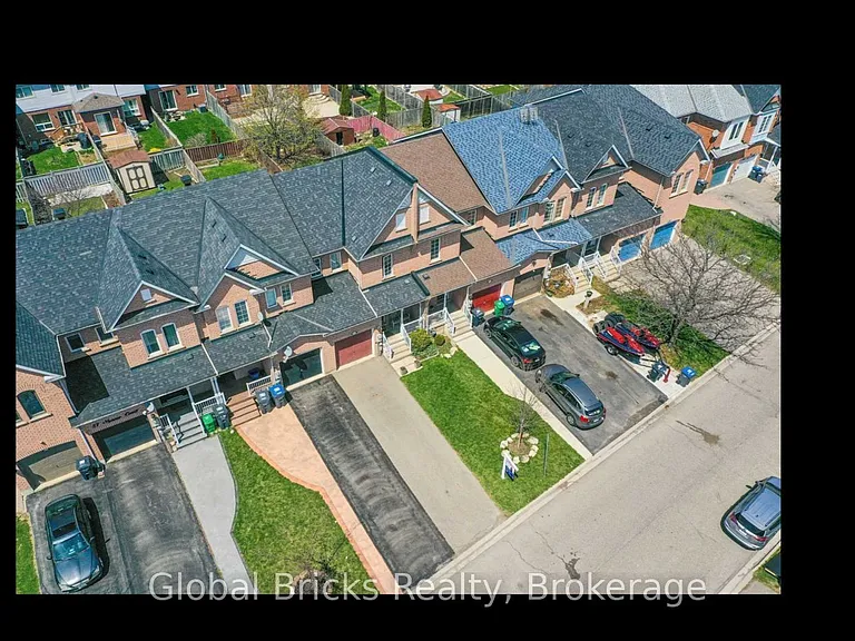 83 Monaco Ct — Photo 3