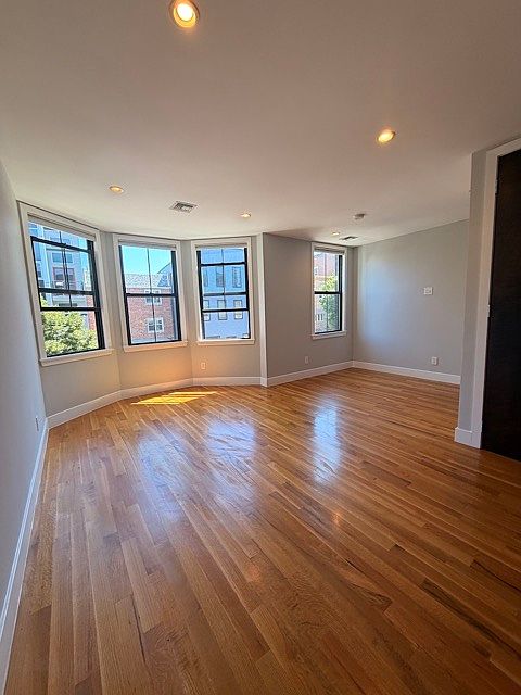1st image of 208A 23rd St Floor 2