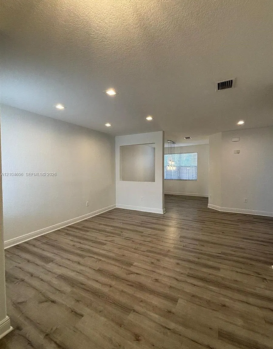 Islands At Doral Townhome — Photo 3