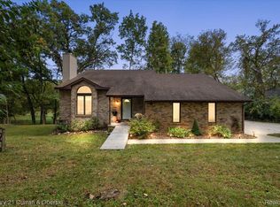 489 Fairwood Rd, Pinckney, MI 48169