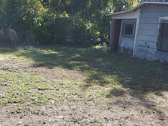 5th image of 817 Lenora St