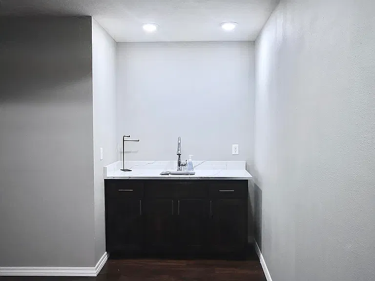 5 bed, 3200 sqft, $3,200 — Photo 3