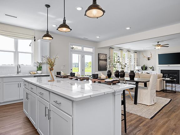 5th image of 500 Crescent Wood