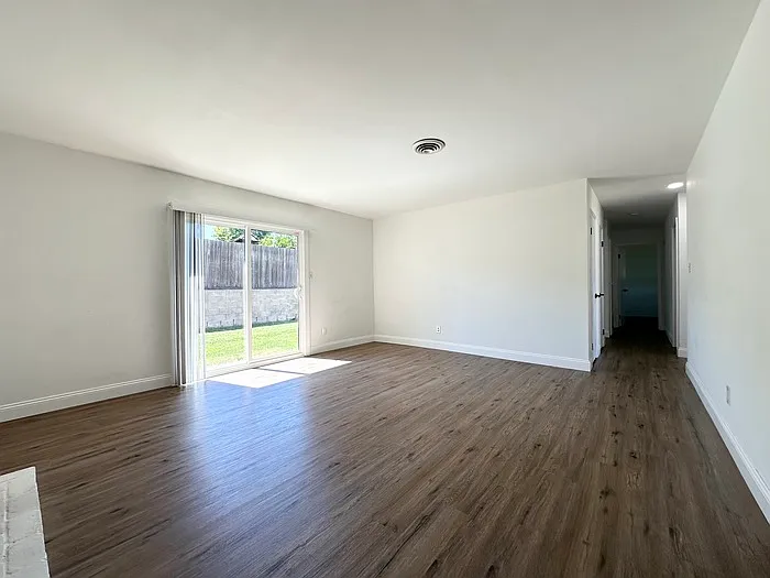1320 Sheridan Ave — Photo 10